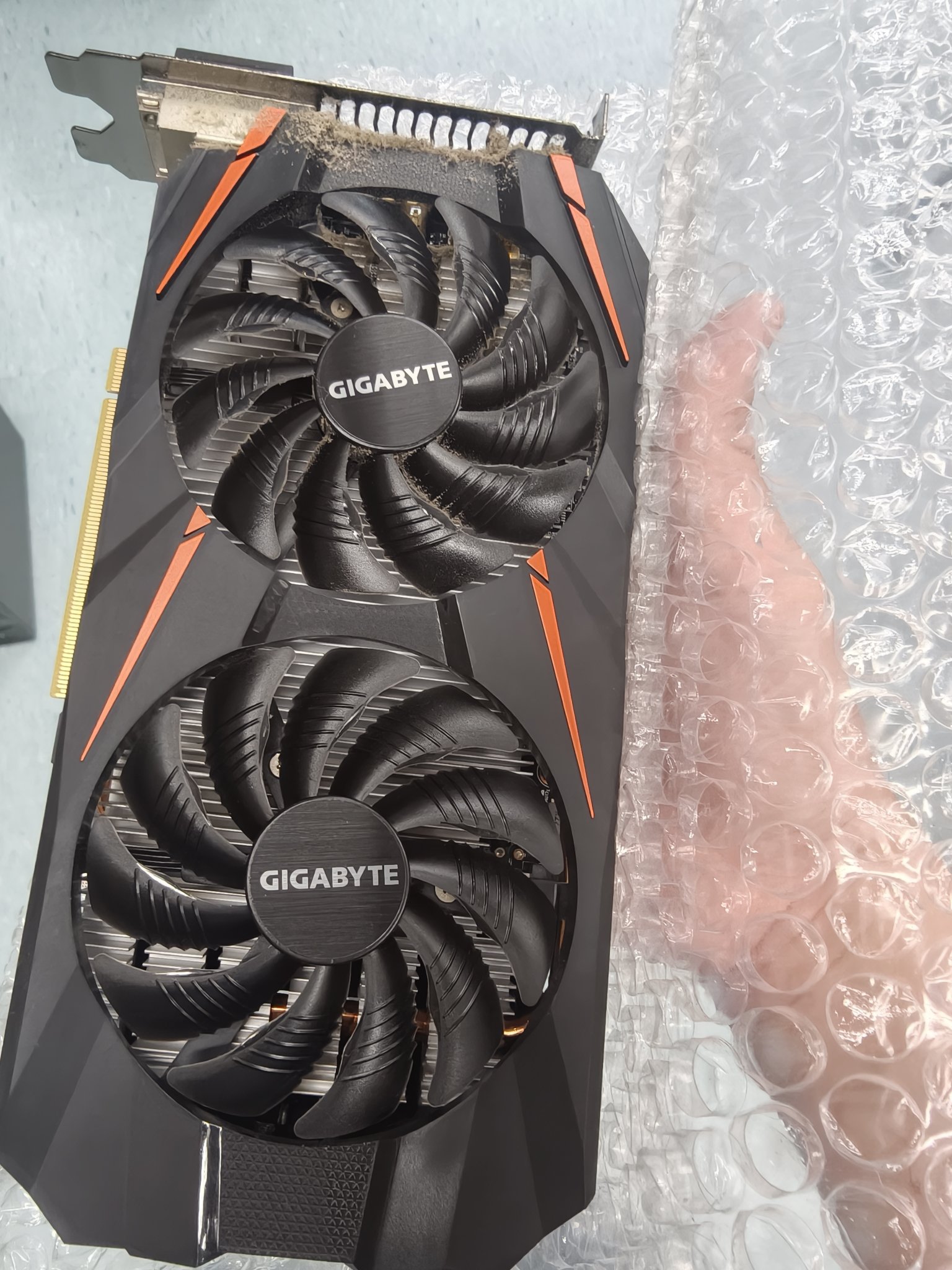 技嘉 RTX 3080 散熱器積塵實拍